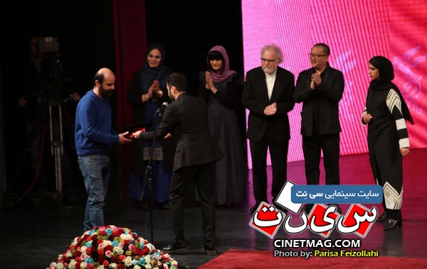 علی مصفا برنده دیپلم افتخار بهترین بازیگر مردم در مراسم اختتامیه سی و هفتمین جشنواره جهانی فیلم فجر / عکس: پریسا فیض الهی