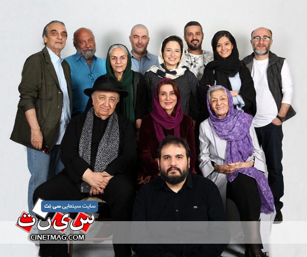 گروه بازیگران فیلم «مجبوریم» همراه با رضا درمیشیان (کارگردان)