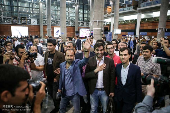 اصغر فرهادی و شهاب حسینی در برگشت از فستیوال کن به ایران در فرودگاه امام خمینی