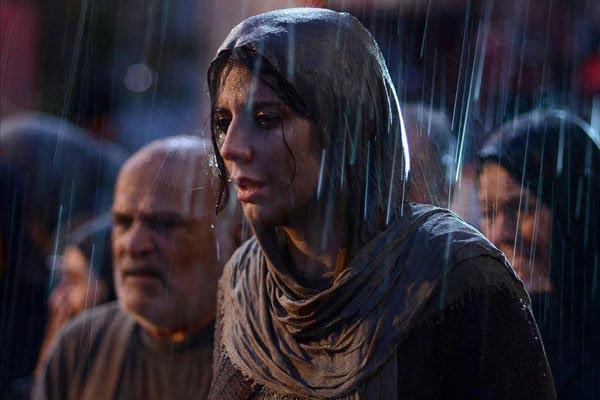 لیلا حاتمی در نمایی از فیلم «بمب، یک عاشقانه»