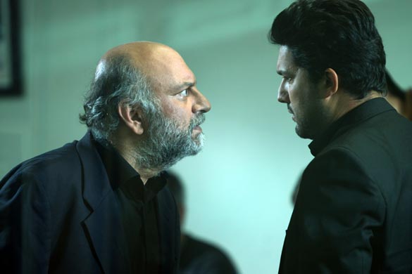 بابک کریمی و حامد بهداد در نمایی از فیلم سینمایی 